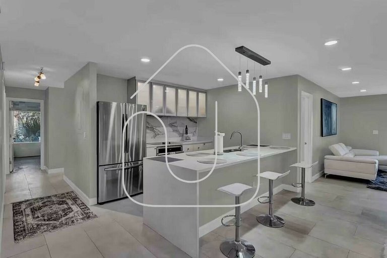 5BR Lakeview Home w/ Pool — 3min to Universal