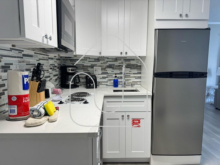 Enclave Studio – 1 mi to Universal w/ Pool