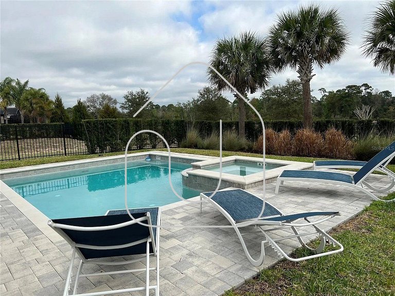 Encore 5‑BR Home w/ Private Pool & Spa