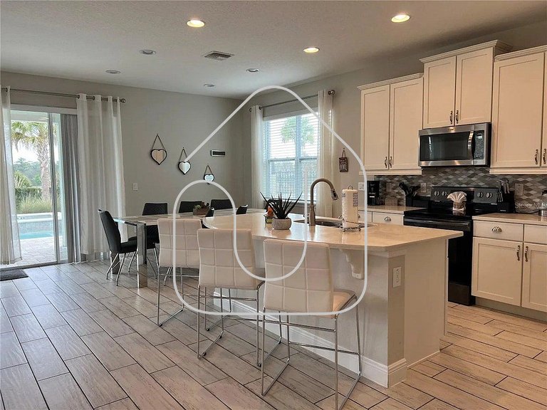 Encore 5‑BR Home w/ Private Pool & Spa