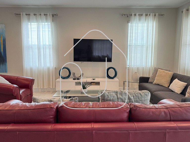 Encore 5‑BR Home w/ Private Pool & Spa