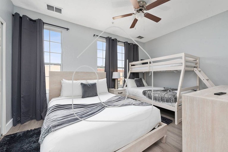 Vista Cay 3BR Townhome- Near Universal