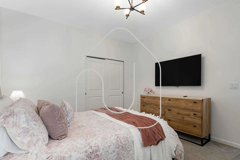 Solara 9BR Luxury + Game Room & Pool