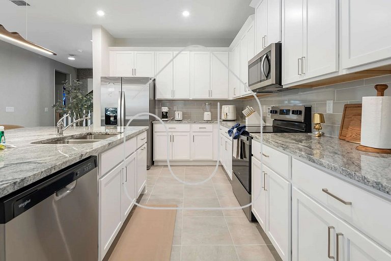 Solara 9BR Luxury + Game Room & Pool