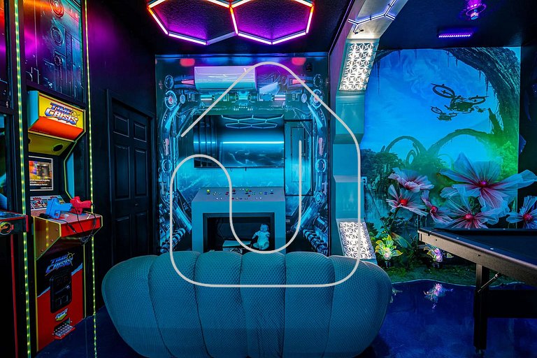 Solara 9BR Luxury + Game Room & Pool