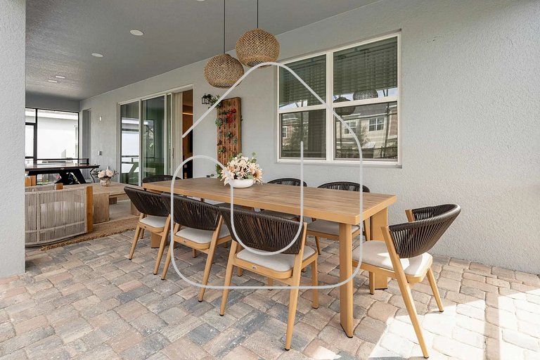 Solara 9BR Luxury + Game Room & Pool