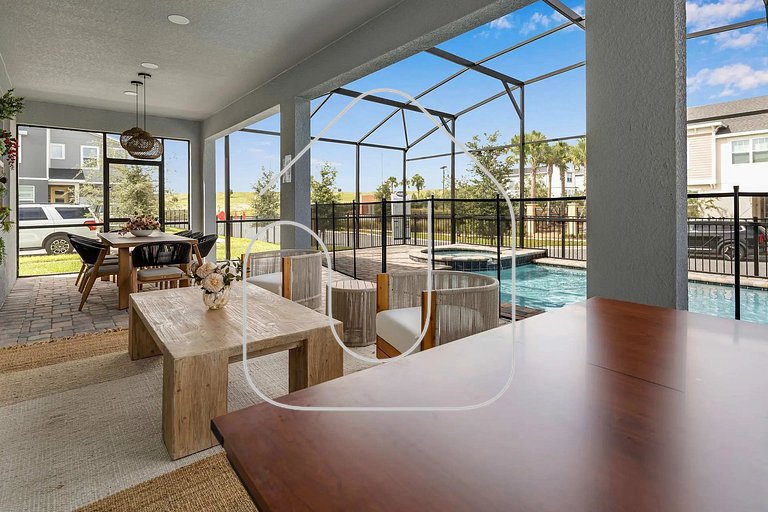 Solara 9BR Luxury + Game Room & Pool