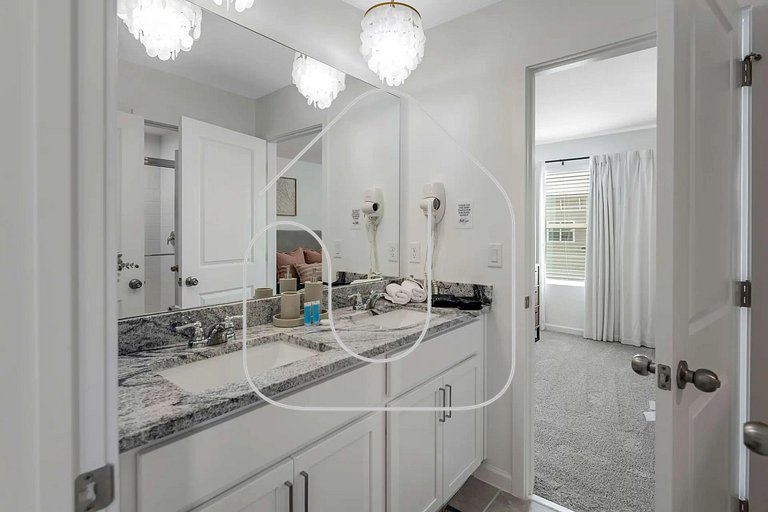 Solara 9BR Luxury + Game Room & Pool