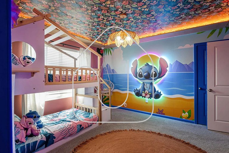 Solara 9BR Luxury + Game Room & Pool