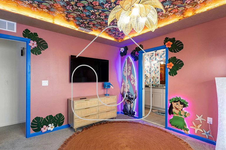 Solara 9BR Luxury + Game Room & Pool