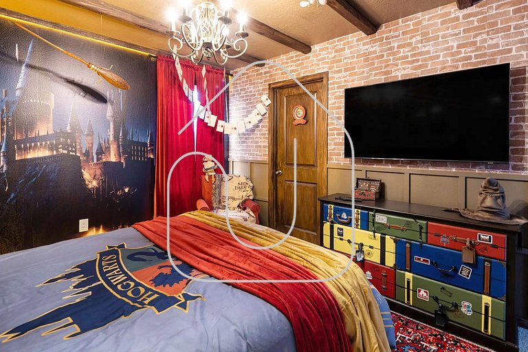 Solara 9BR Luxury + Game Room & Pool