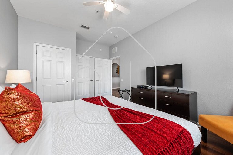 Vista Cay 3BR Condo w/ Balcony & Heated Pool