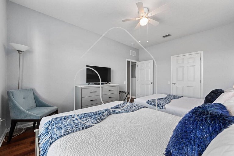 Vista Cay 3BR Condo w/ Balcony & Heated Pool