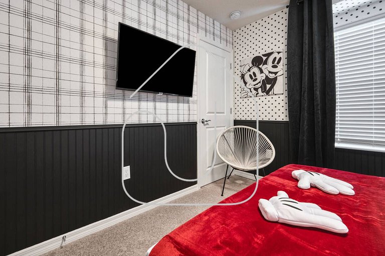 5BR Windsor Island Home w/ Private Pool