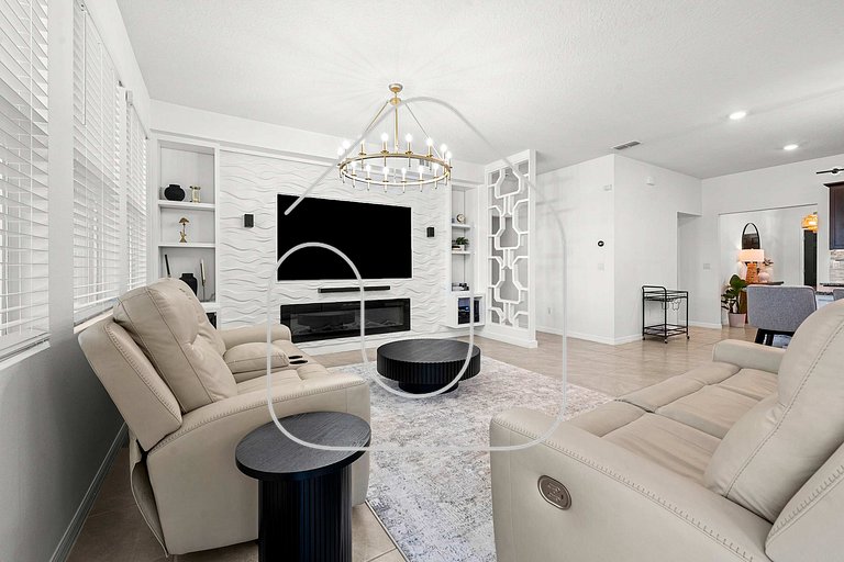 Solterra 6BR Lakeview + Pool & Game Room