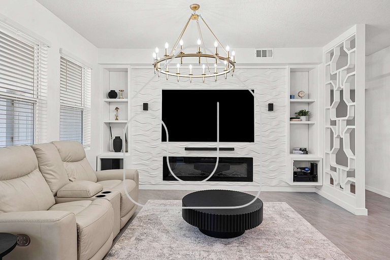 Solterra 6BR Lakeview + Pool & Game Room