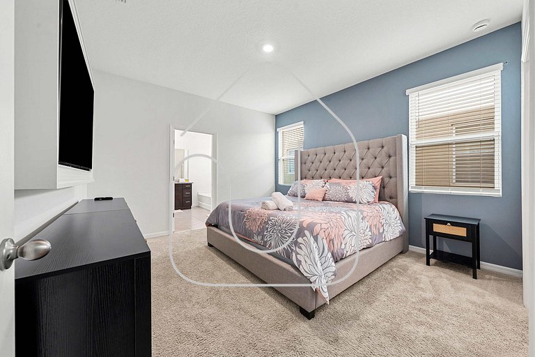 Solterra 6BR Lakeview + Pool & Game Room