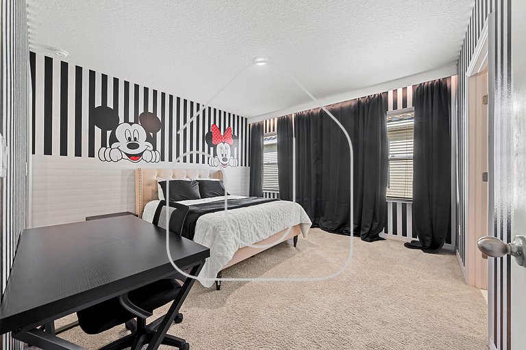 Solterra 6BR Lakeview + Pool & Game Room