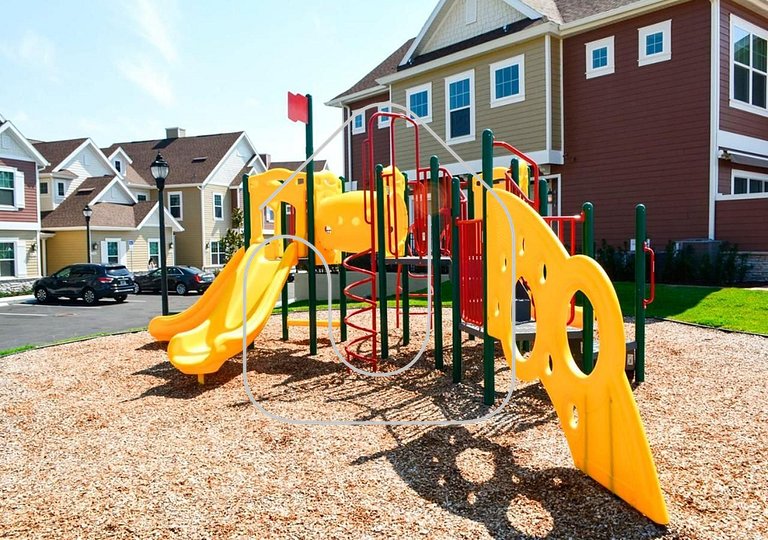 3BR Townhome w/ Themed Room - Summerville