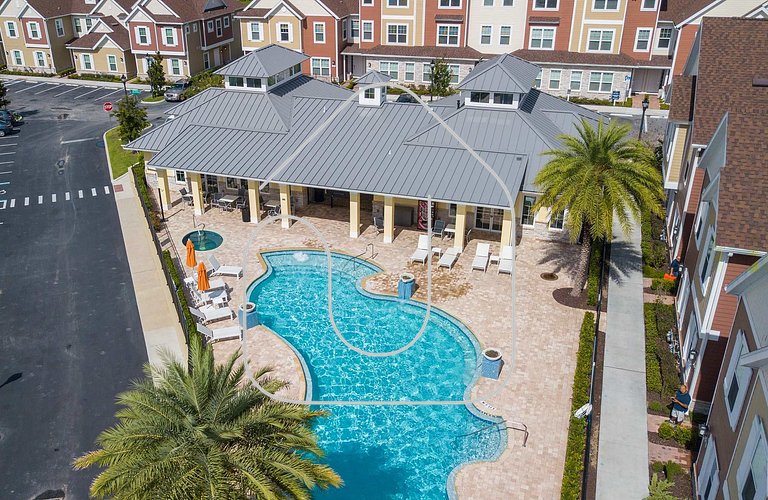 3BR Townhome w/ Themed Room - Summerville