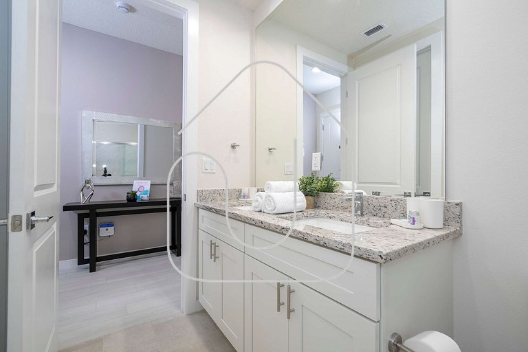 3BR Townhome w/ Themed Room - Summerville