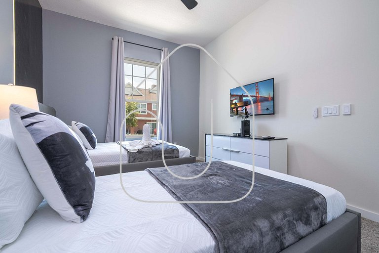 3BR Townhome w/ Themed Room - Summerville