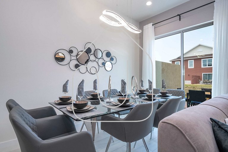 3BR Townhome w/ Themed Room - Summerville