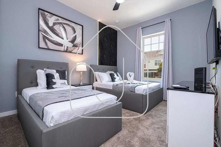 3BR Townhome w/ Themed Room - Summerville