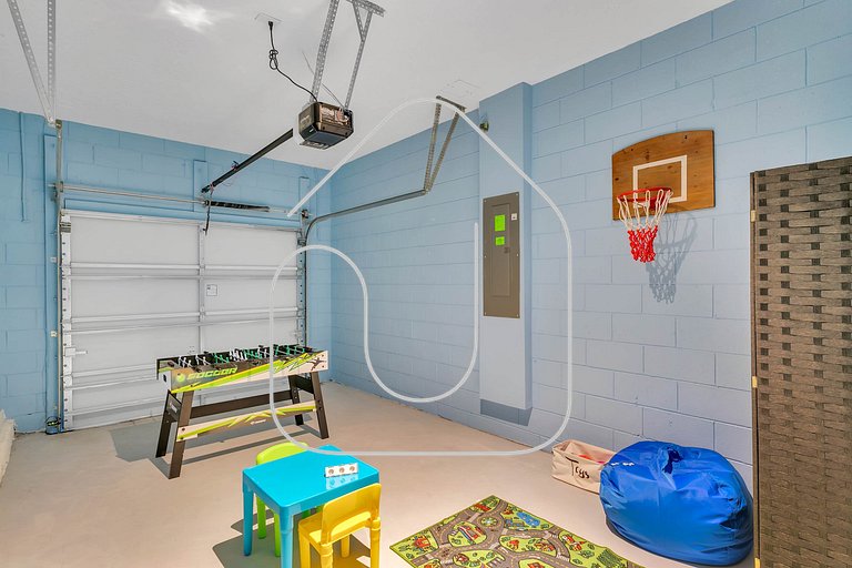 Storey Lake 6BR Home w/ Pool & Game Room