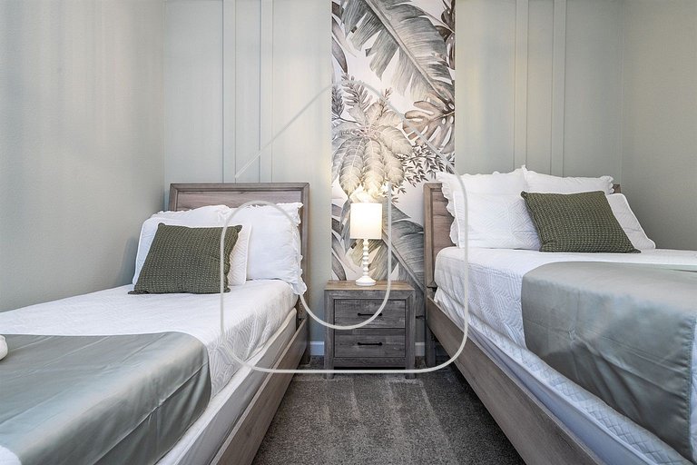 Storey Lake 5BR Townhome w/ Pool – 8mi to Disney