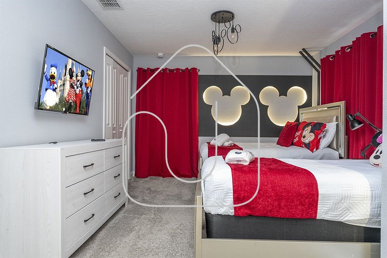 Storey Lake 5BR Townhome w/ Pool – 8mi to Disney