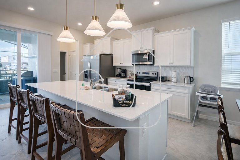 5BR Windsor Cay Home, Pool & Cinema