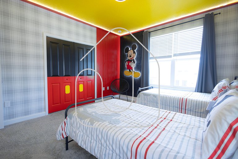 Storey Lake 5BR Home with Private Pool