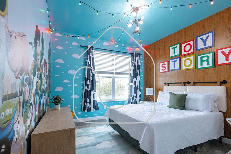 Storey Lake 5BR Home with Private Pool