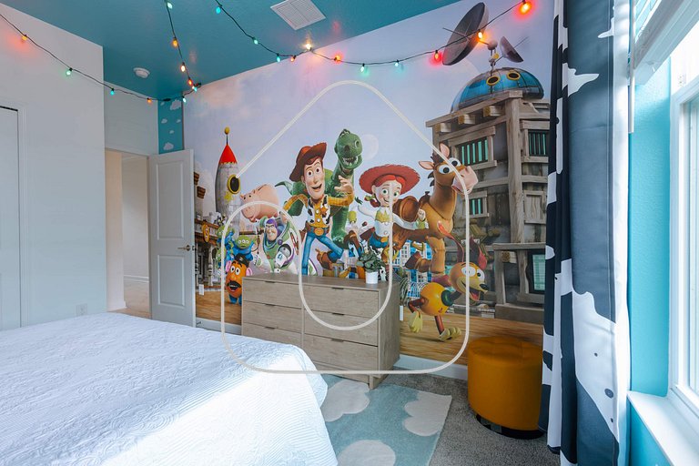 Storey Lake 5BR Home with Private Pool