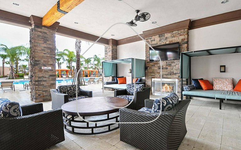 6BR/6BA Private Pool Home in Solterra