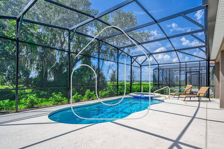 6BR/6BA Private Pool Home in Solterra