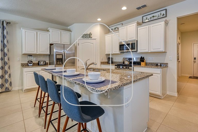 6BR/6BA Private Pool Home in Solterra