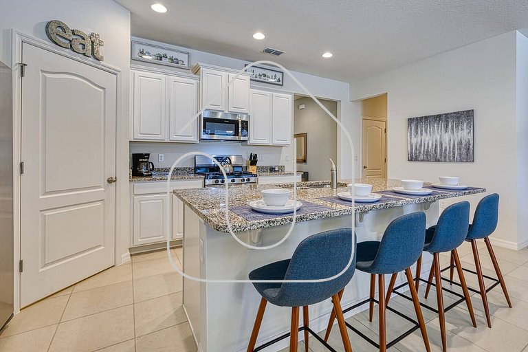 6BR/6BA Private Pool Home in Solterra