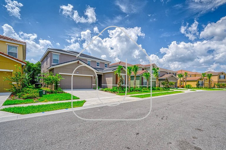 6BR/6BA Private Pool Home in Solterra