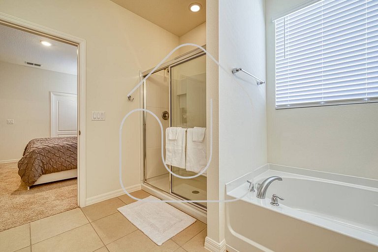 6BR/6BA Private Pool Home in Solterra