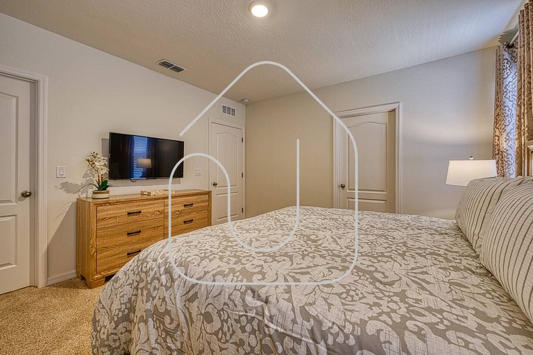 6BR/6BA Private Pool Home in Solterra