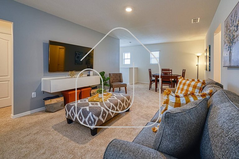 6BR/6BA Private Pool Home in Solterra