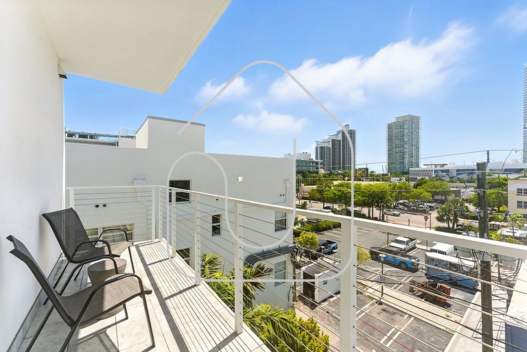 South Beach 2BR Near Beach, Dining & Nightlife
