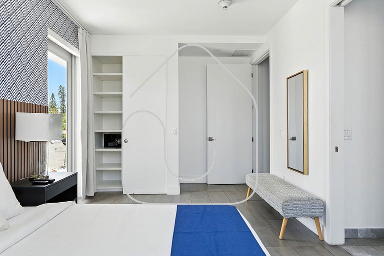 South Beach 2BR Near Beach, Dining & Nightlife