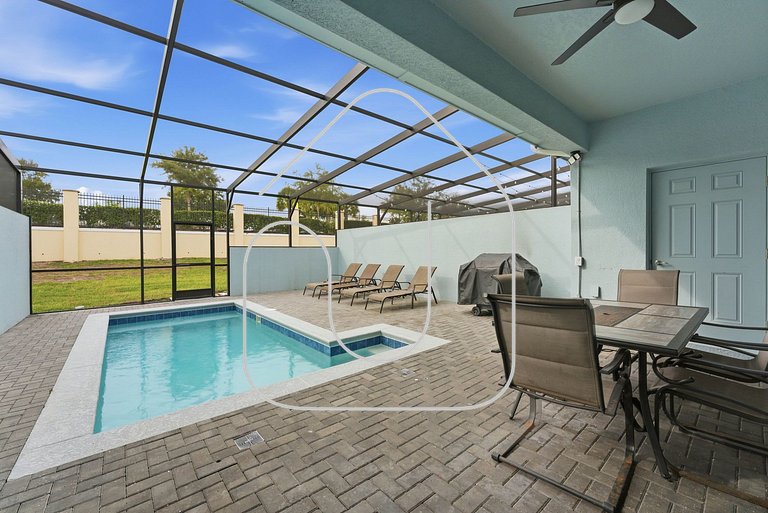 Modern 5BR Villa w/ Private Pool at Windsor