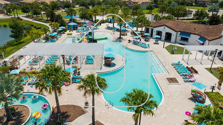 8BR Home for 18 w/ Private Pool – Windsor