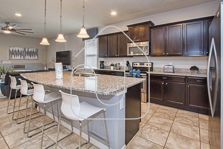 8BR Home for 18 w/ Private Pool – Windsor