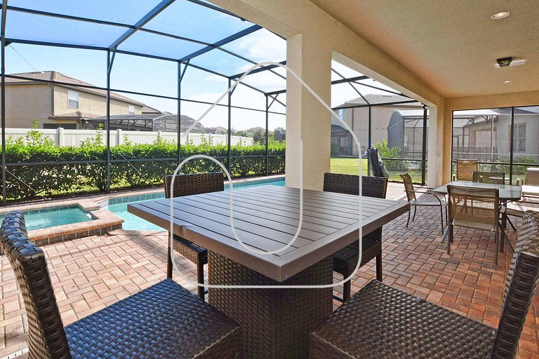 8BR Home for 18 w/ Private Pool – Windsor