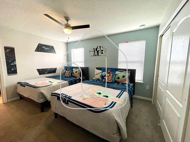 8BR Home for 18 w/ Private Pool – Windsor